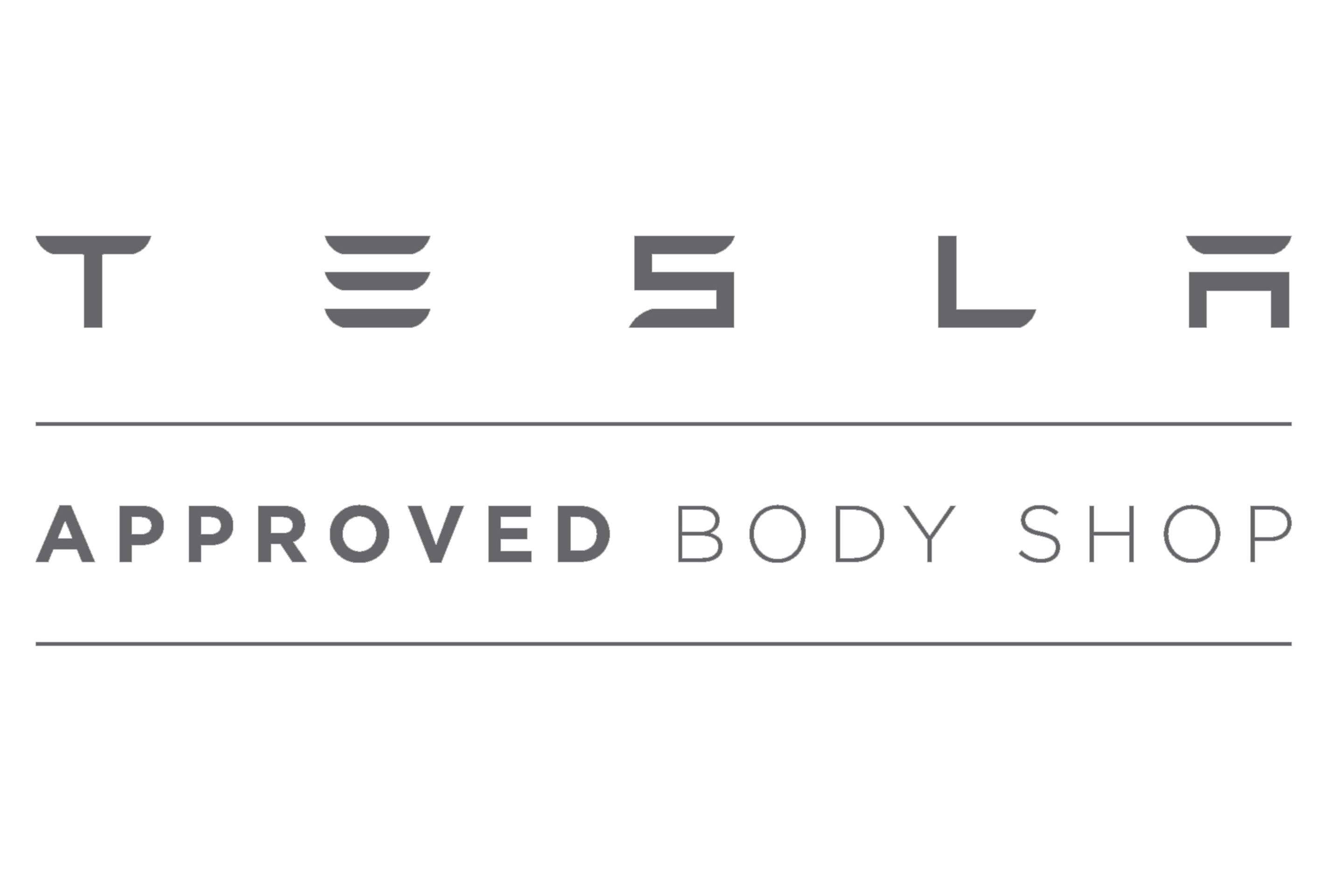 Logo von Tesla mit de Aufschrift "Tesla Approved Bodyshop", welches nur von Tesla zertifizierte Karosserie- und Lack - Spezialisten verwenden dürfen